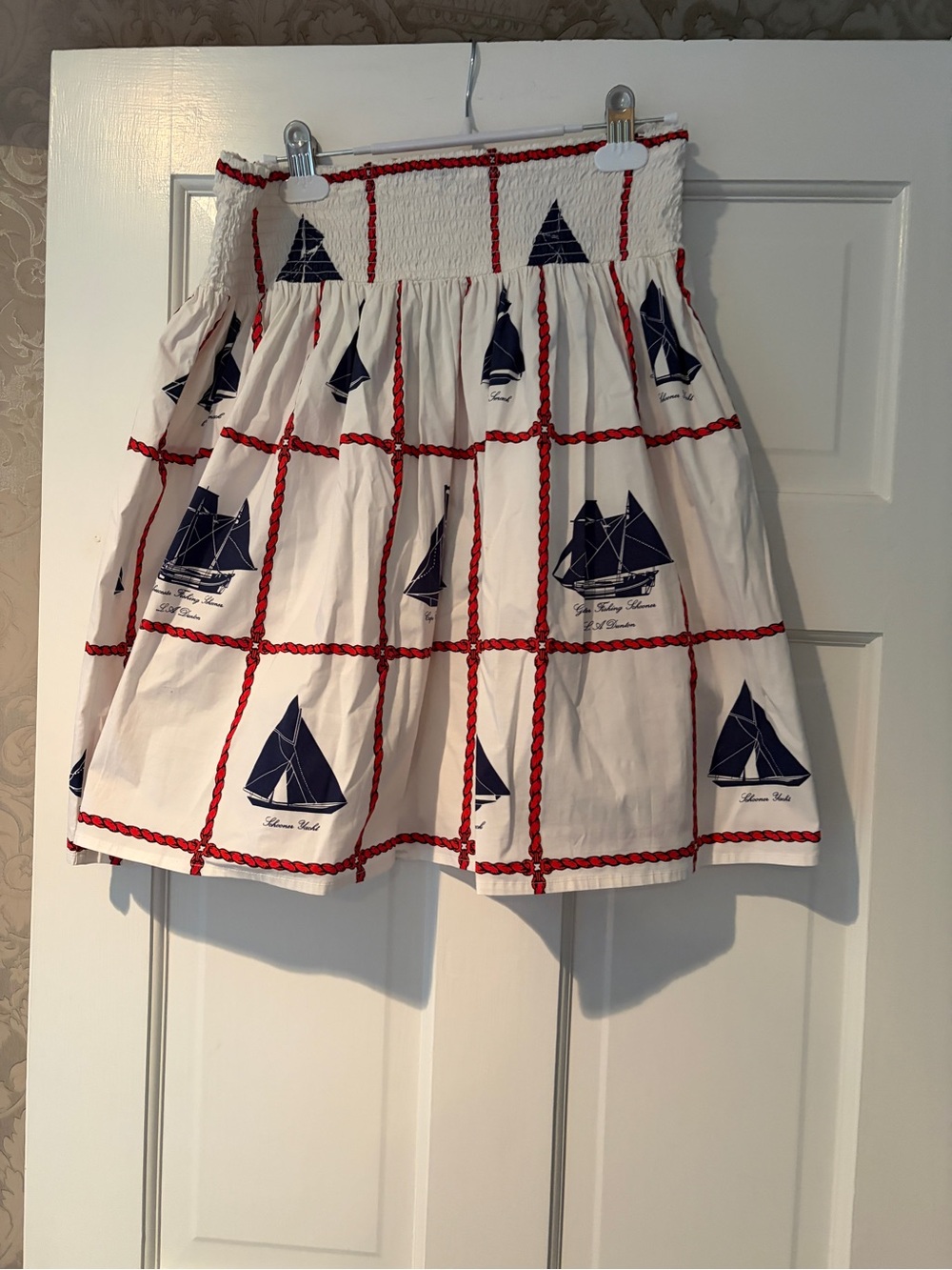 Tory Burch White Smocked Skirt with Navy Sailboat Print and Red Trim 10 M - Picture 1 of 8